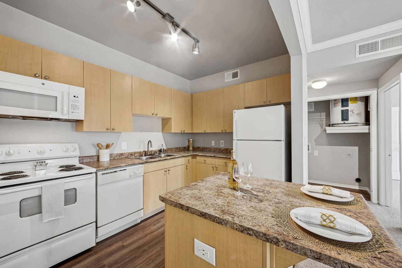 The Residences Of Holland Lake - Photo 6 of 50