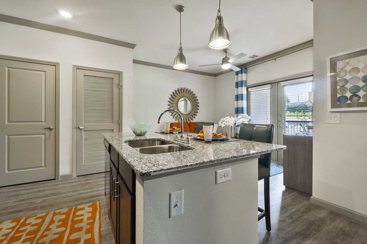 Spyglass Of Ennis - Photo 6 of 45