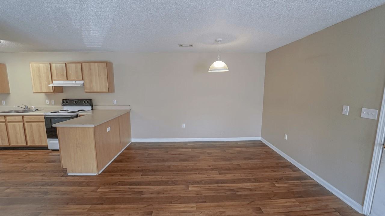 Peyton Park Apartments, L.P. - Photo 5 of 10