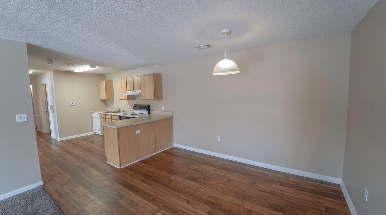 Peyton Park Apartments, L.P. - Photo 6 of 10