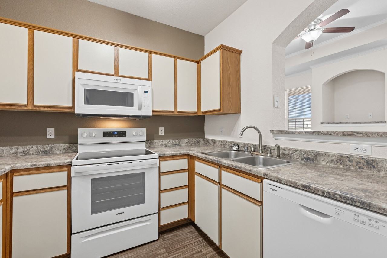 Villas at Park West - Photo 6 of 41