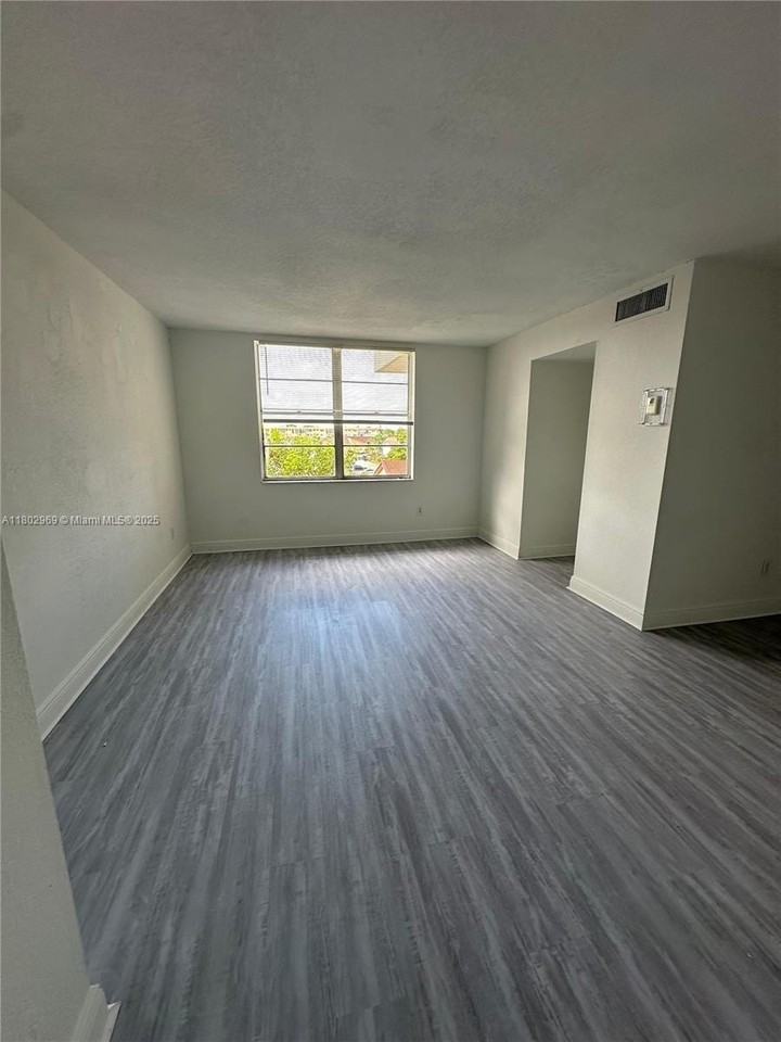 1825 W 56th St #410 - Photo 3 of 18