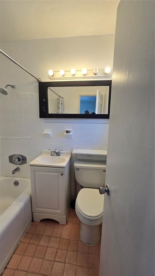 90 Isle Of Venice Dr #9A - Photo 7 of 8