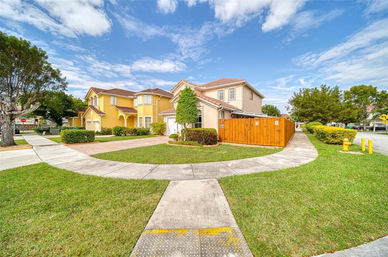 16403 Sw 79th Ln #16403 - Photo 2 of 43