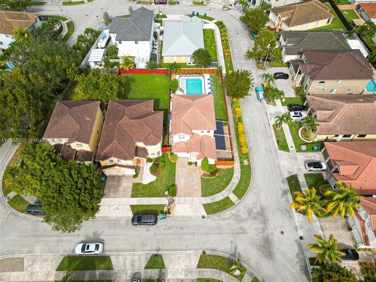 16403 Sw 79th Ln #16403 - Photo 4 of 43