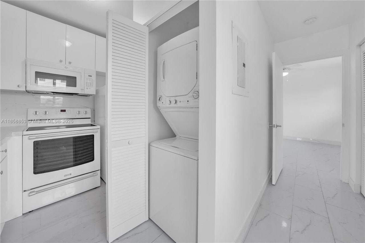 1371 Nw 3rd St #6 - Photo 7 of 25