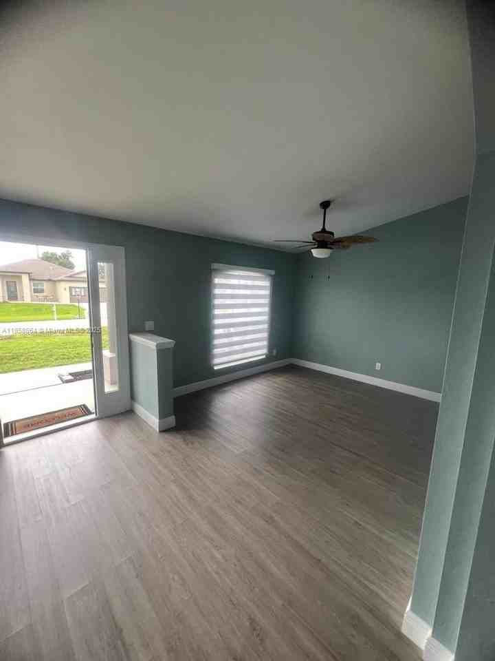 1305 Sw 22nd Pl #0 - Photo 2 of 12