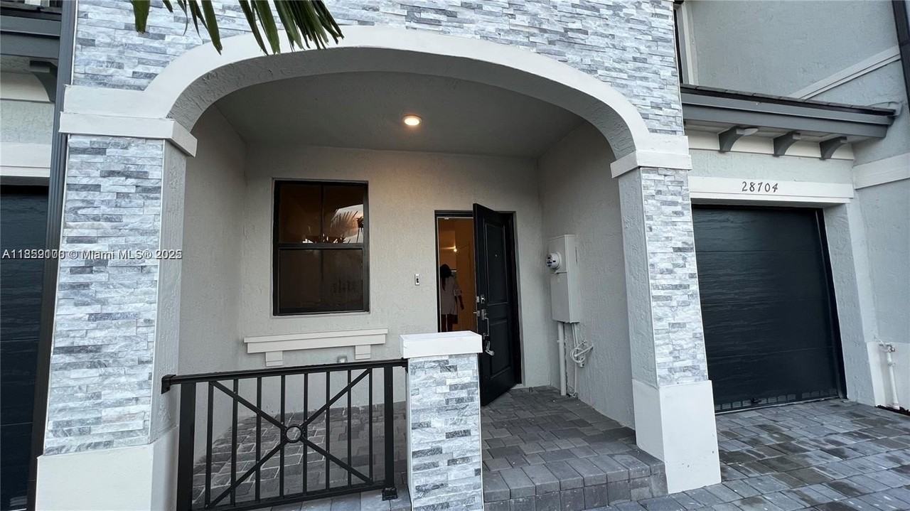 28704 Southwest 134th Court - Photo 4 of 46