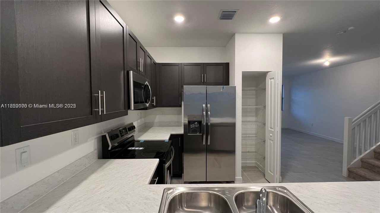 28704 Southwest 134th Court - Photo 6 of 46