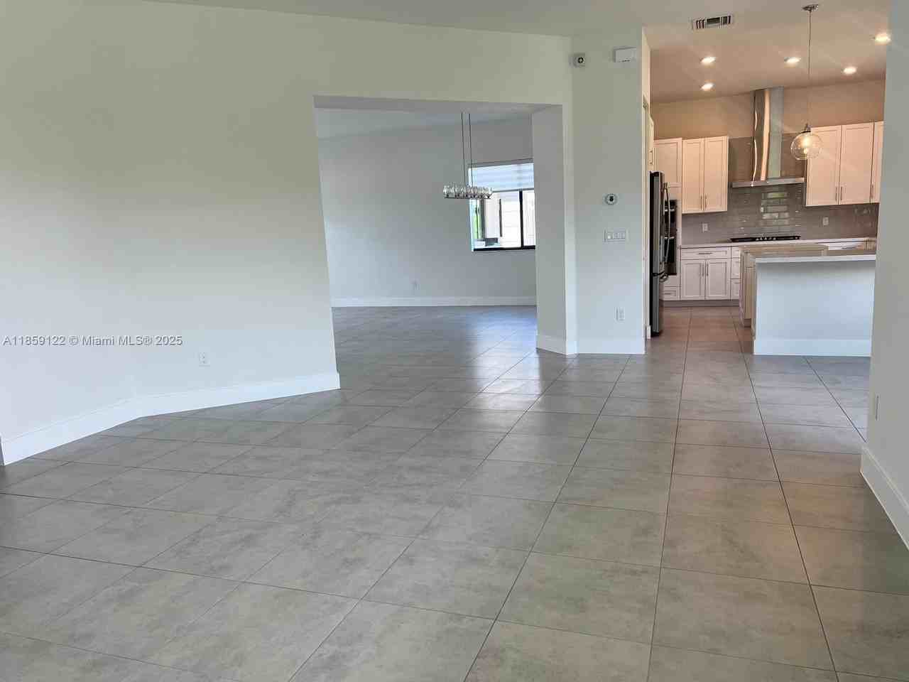 10970 Pacifica Way - Photo 4 of 32