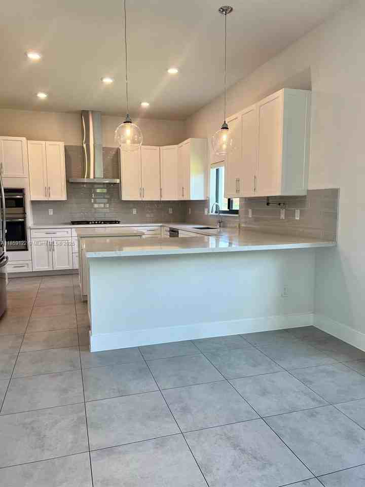 10970 Pacifica Way - Photo 5 of 32