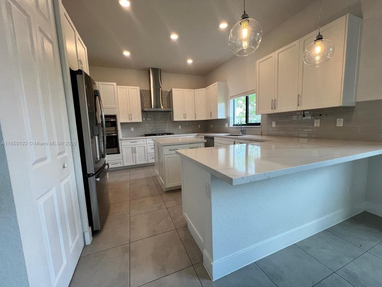 10970 Pacifica Way - Photo 6 of 32