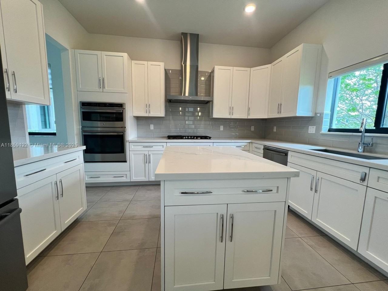 10970 Pacifica Way - Photo 7 of 32