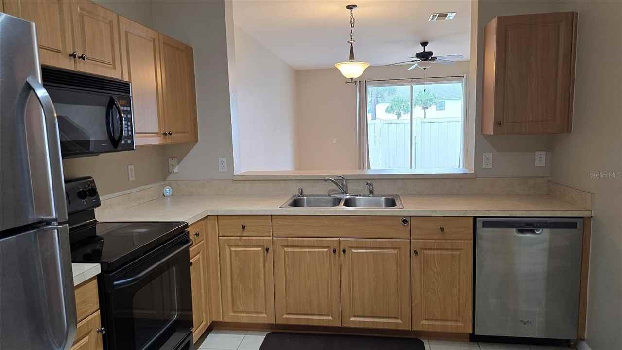 3005 Palmetto Oak Dr #102 - Photo 3 of 32