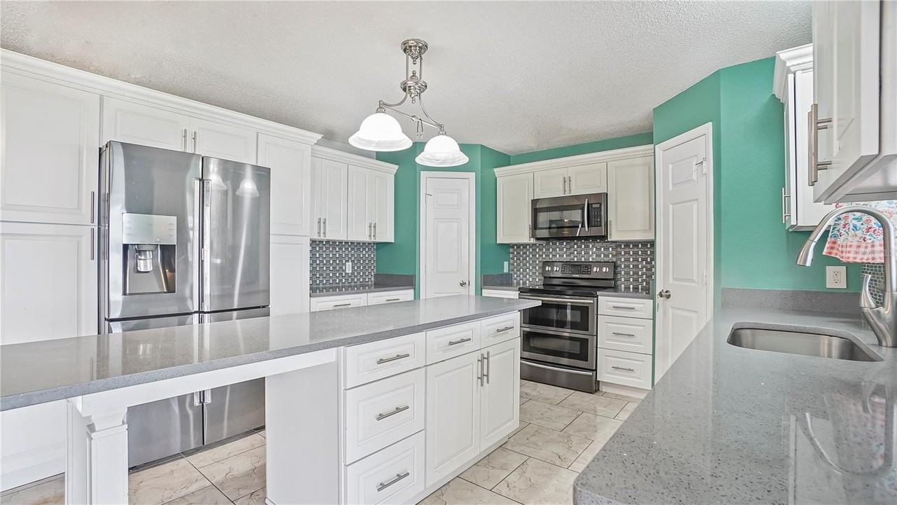 105 Caterham Way - Photo 6 of 34