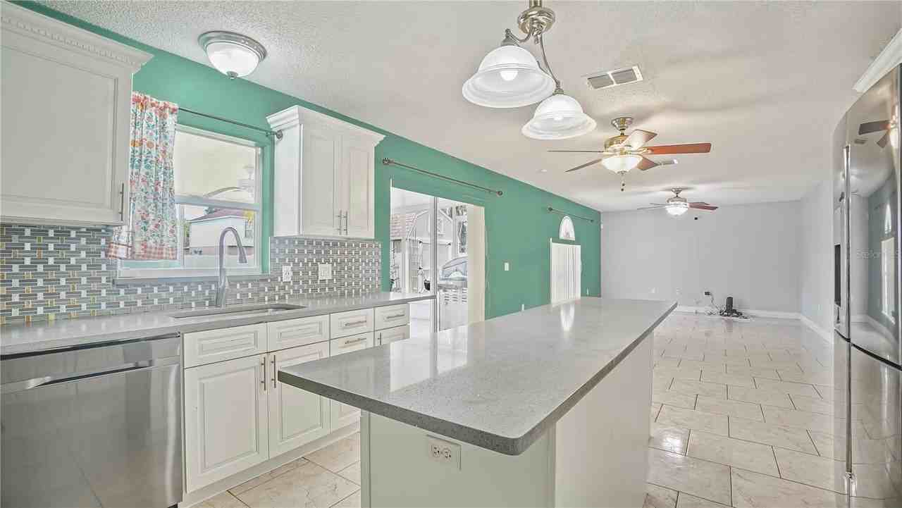 105 Caterham Way - Photo 7 of 34