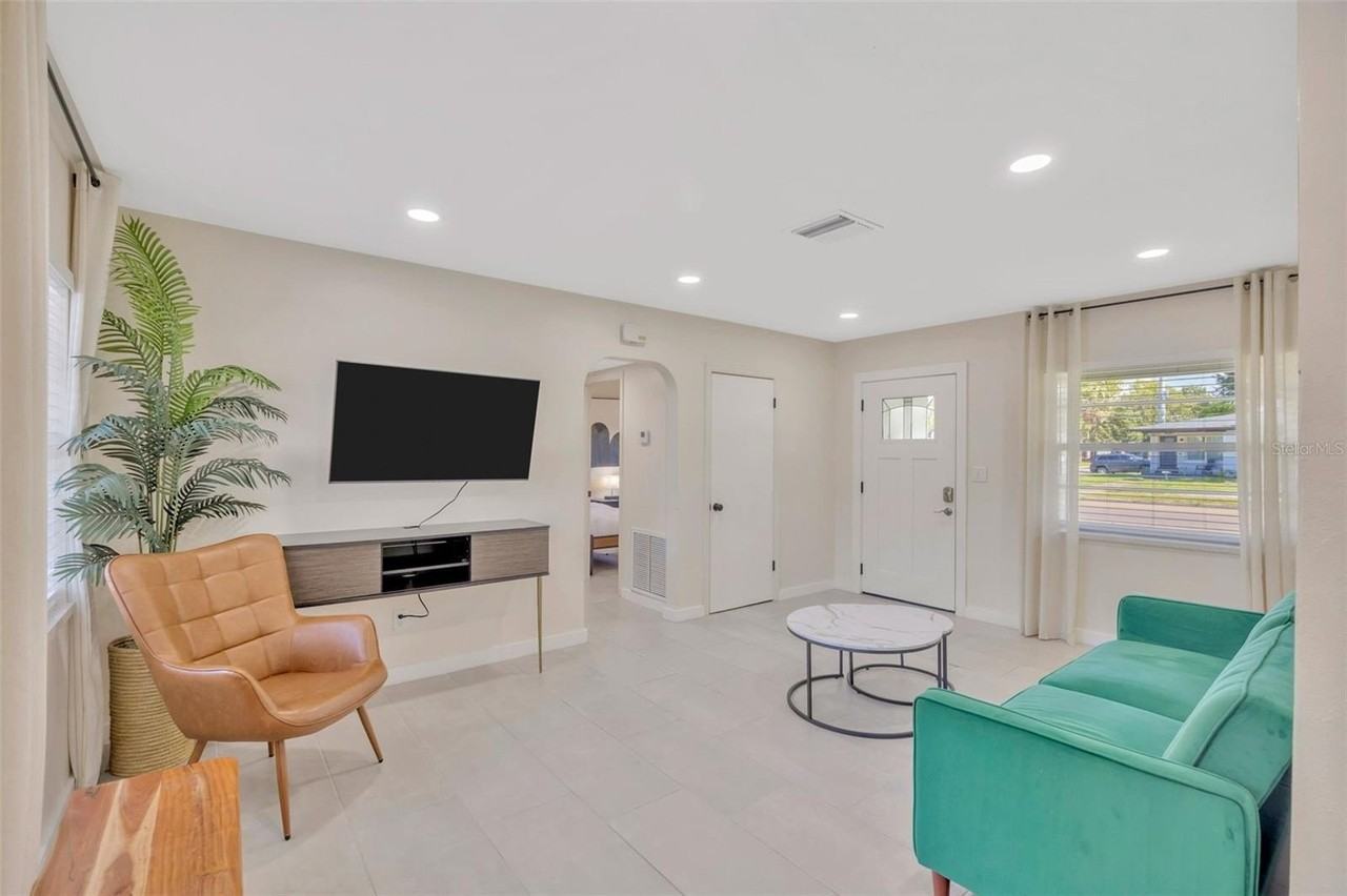 4020 W Euclid Ave - Photo 4 of 18