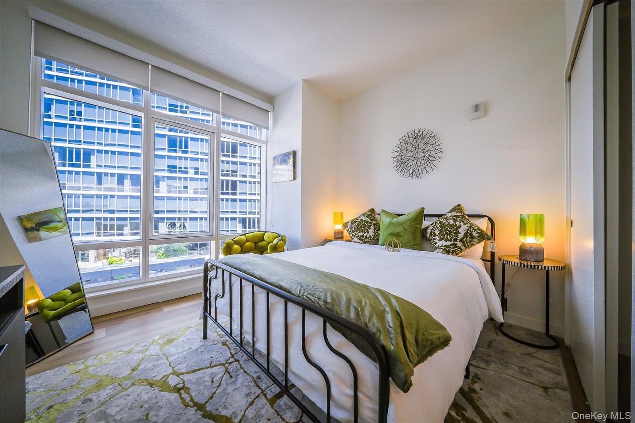 50 Clinton Pl - Photo 3 of 15