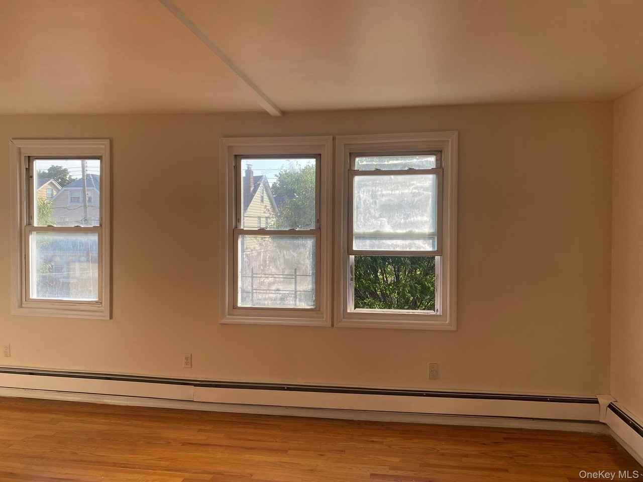 11115 205th St - Photo 3 of 11