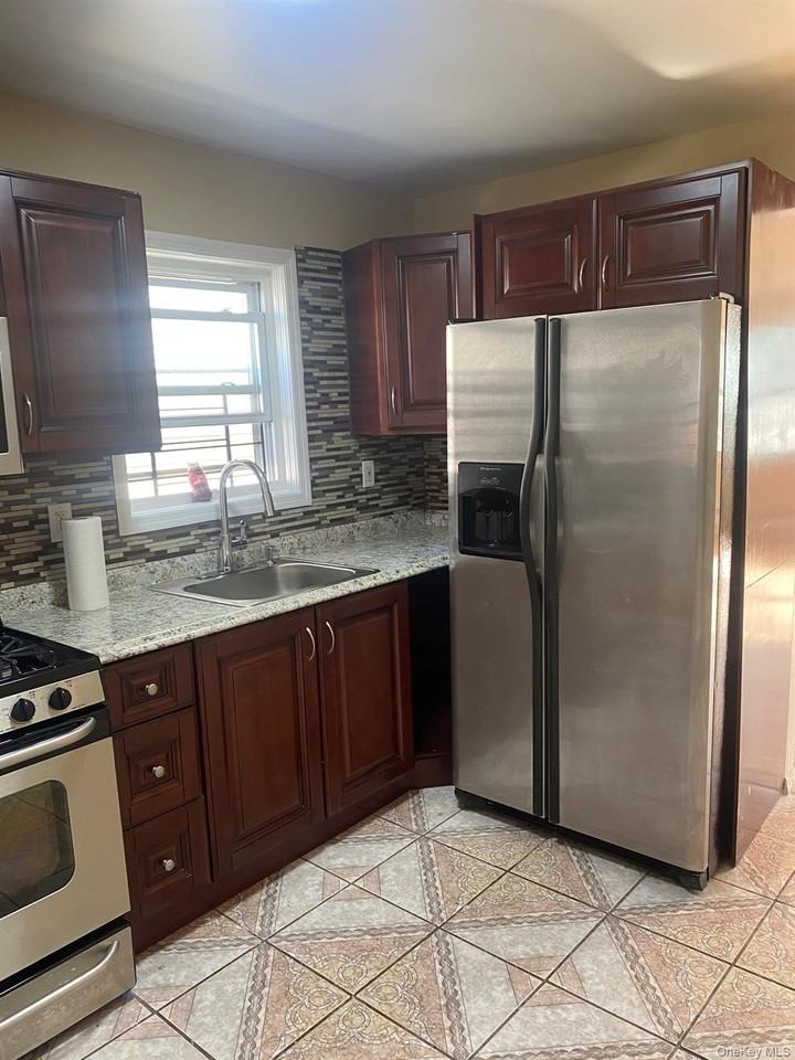 11115 205th St - Photo 6 of 11