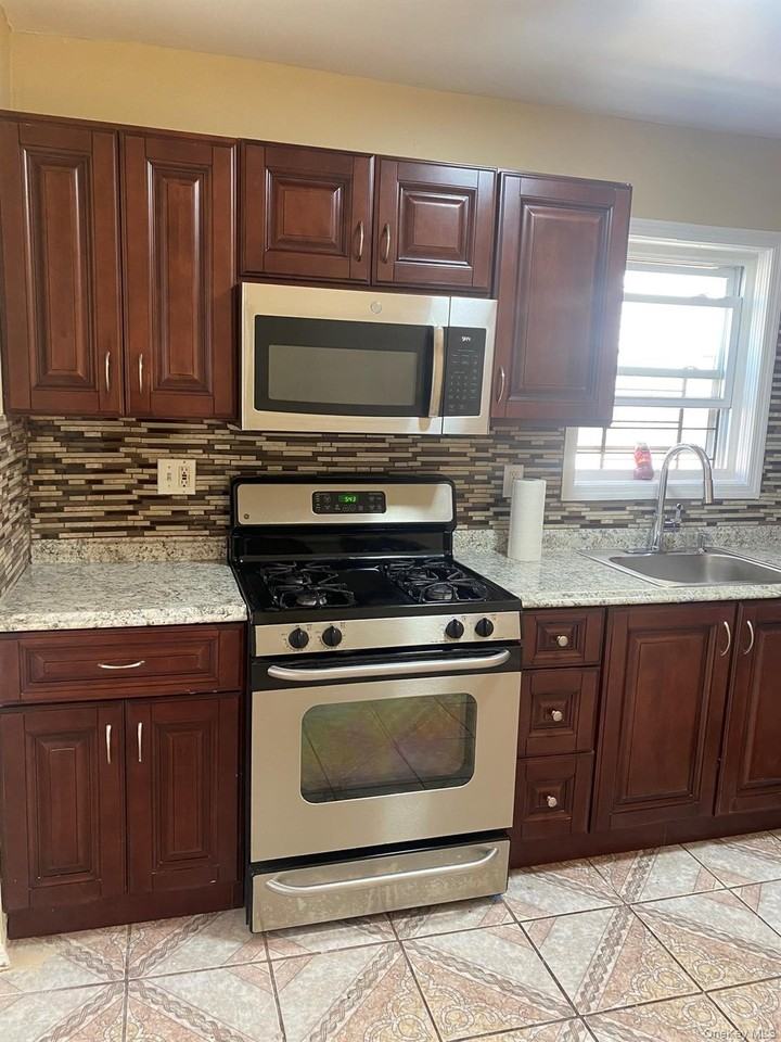 11115 205th St - Photo 7 of 11