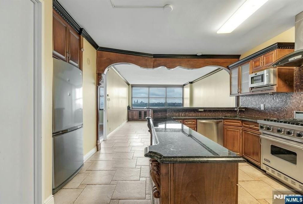 7002 Jfk Blvd E - Photo 3 of 34