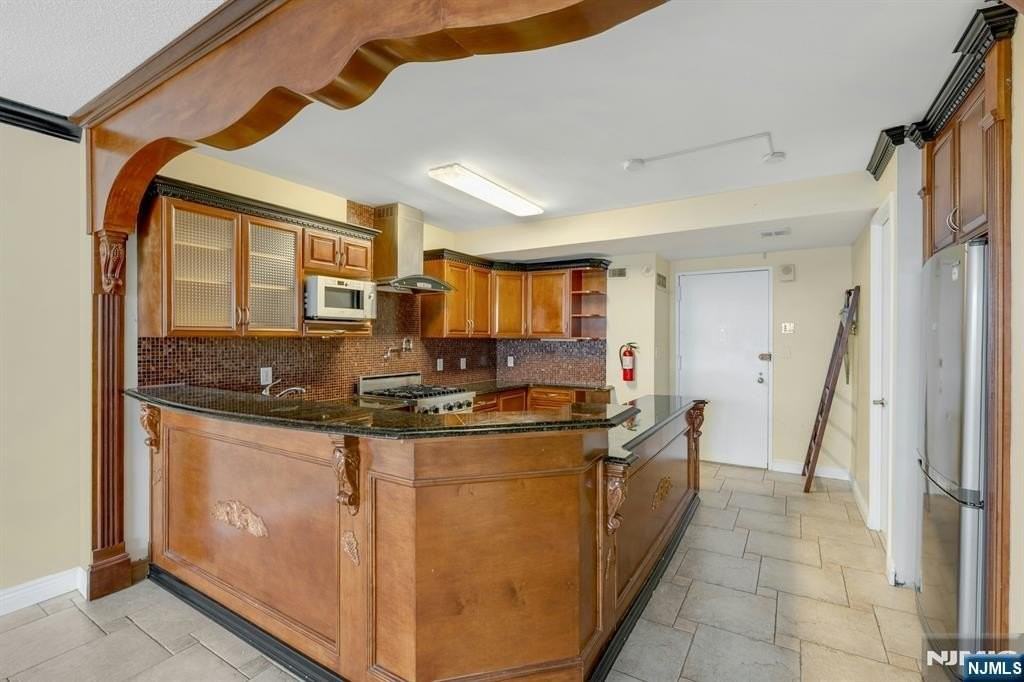 7002 Jfk Blvd E - Photo 7 of 34