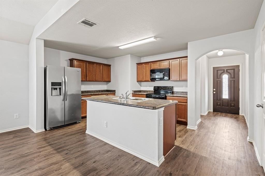 713 Mallard Dr - Photo 4 of 17