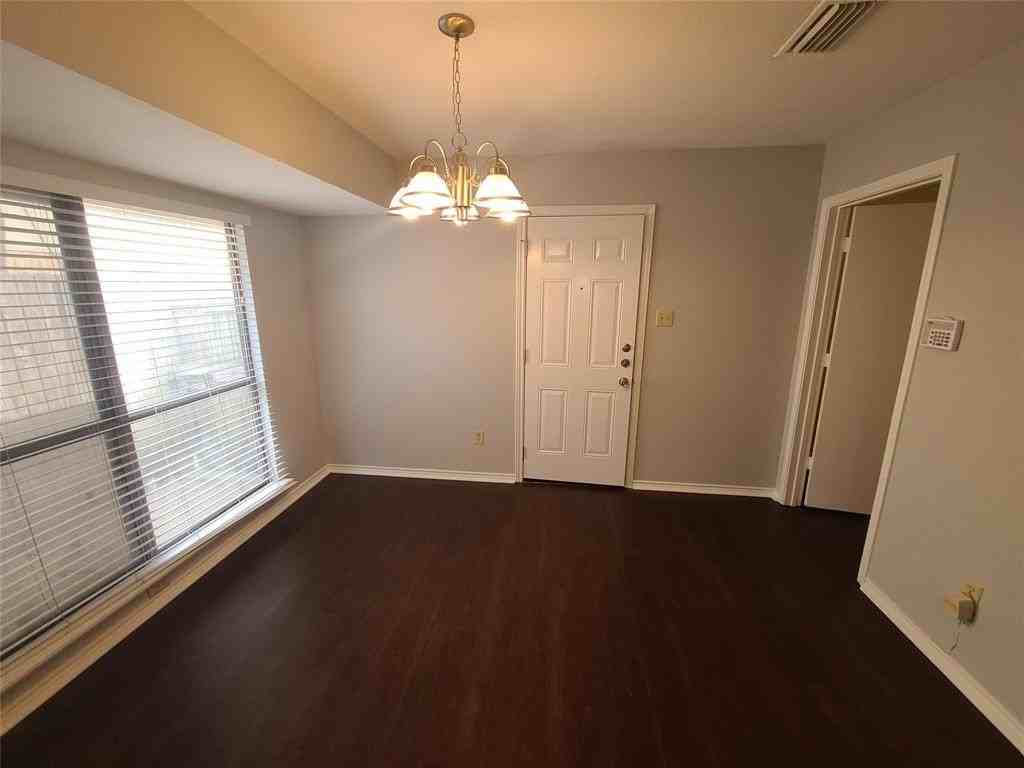 2442 Hallmark St - Photo 4 of 26