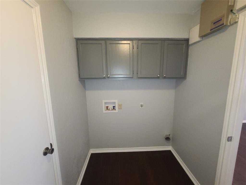 2442 Hallmark St - Photo 5 of 26