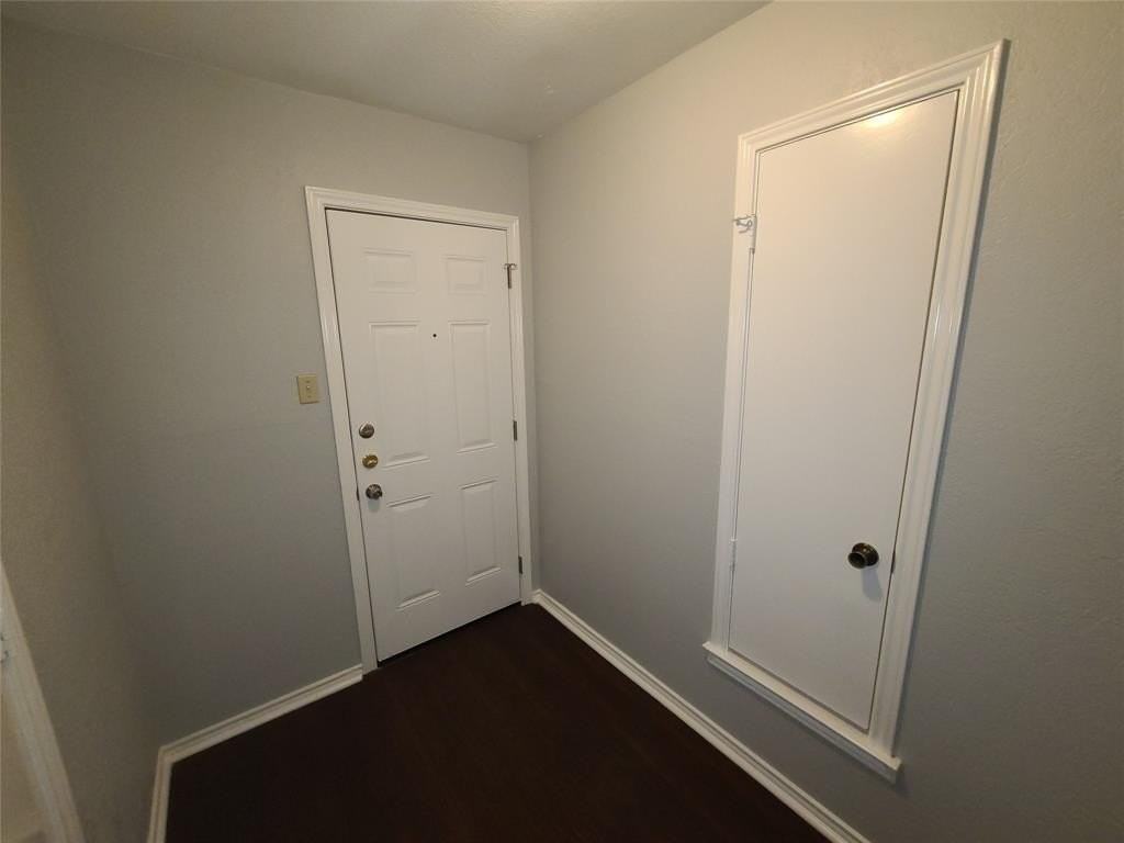 2442 Hallmark St - Photo 6 of 26