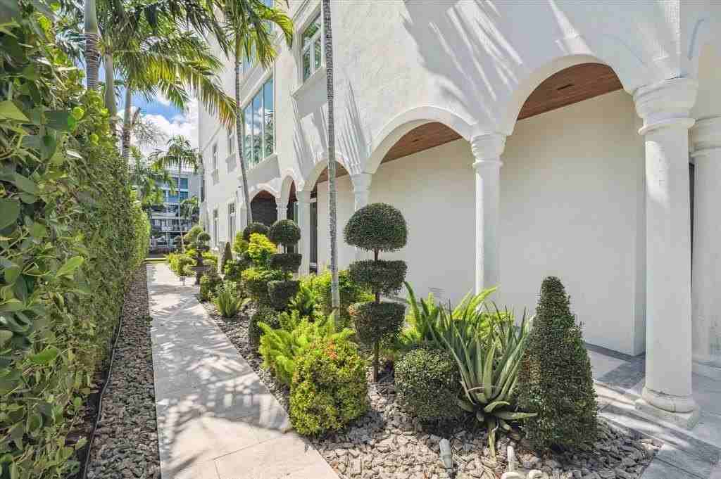 55 Isle Of Venice Dr - Photo 2 of 47