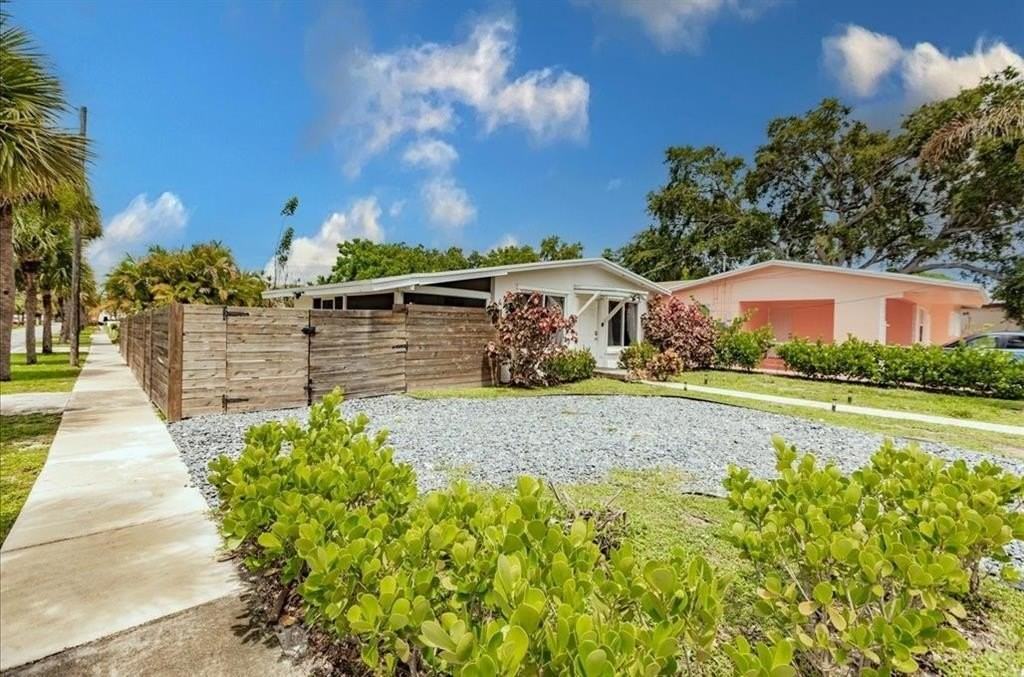 422 Phippen Waiters Rd - Photo 3 of 30