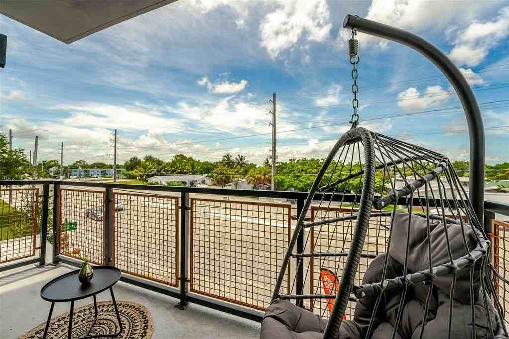 2750 Griffin Rd #412 - Photo 3 of 47