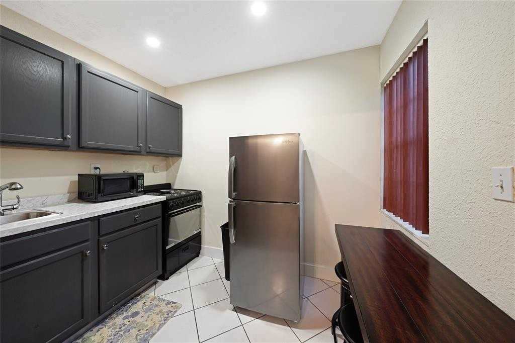 8453 Southampton Dr - Photo 7 of 11