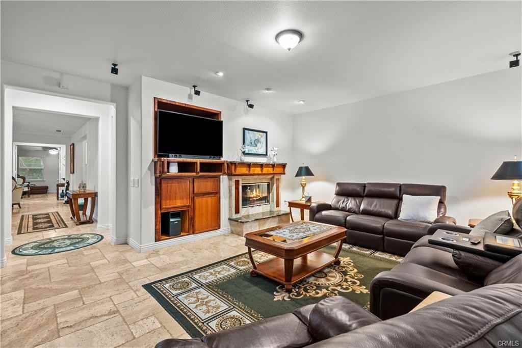 28332 Falcon Crest Dr - Photo 3 of 8