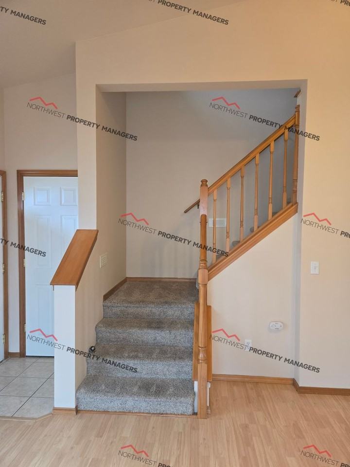 3215 Mckinley Ct - Photo 4 of 21