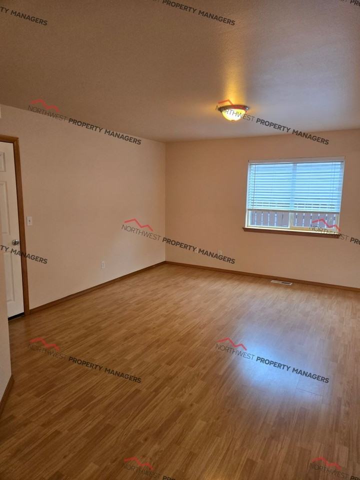 3215 Mckinley Ct - Photo 6 of 21