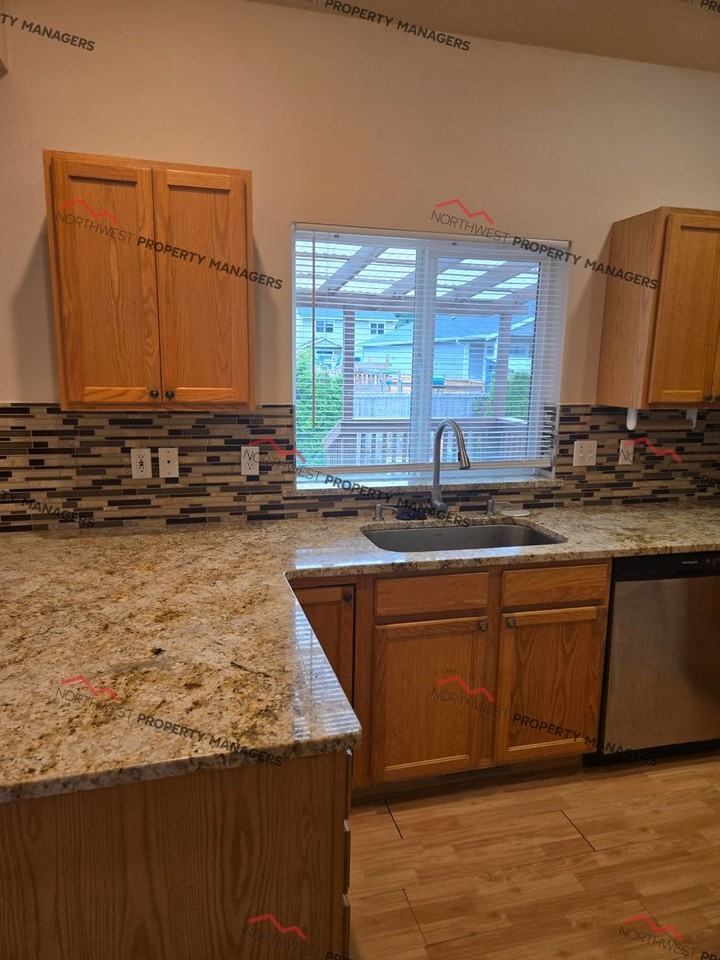 3215 Mckinley Ct - Photo 7 of 21