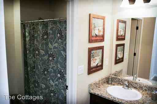 841 N University Ave. - Photo 2 of 18