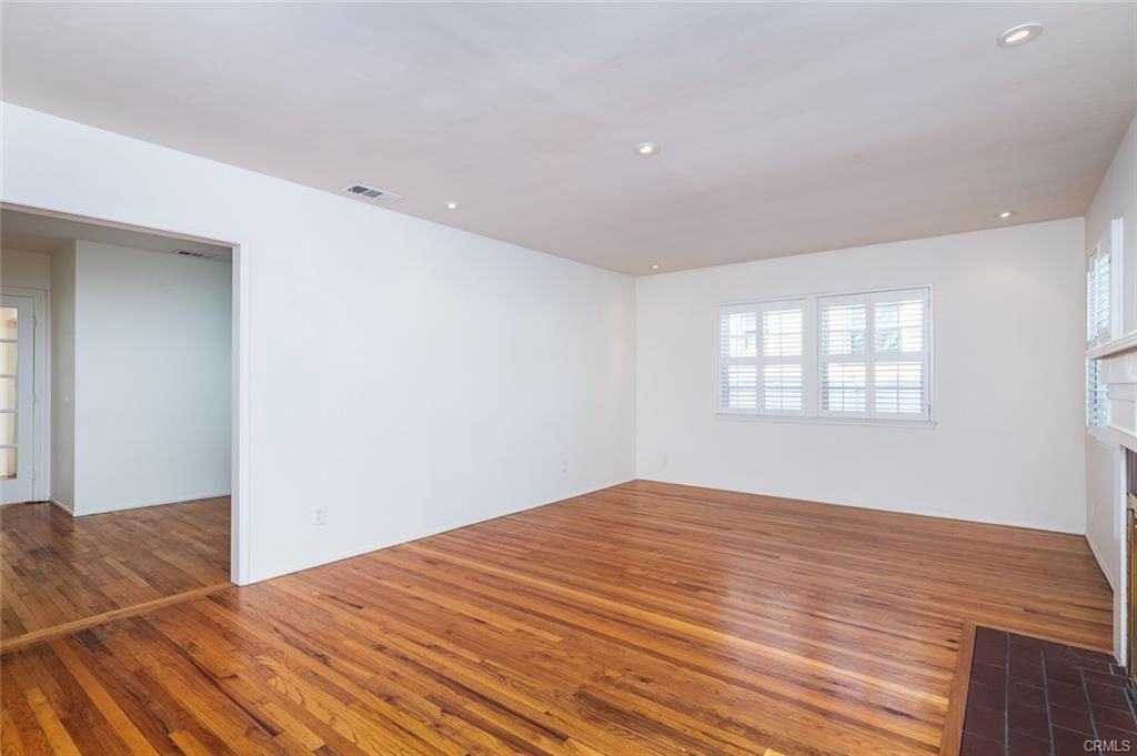 1241 Moncado Dr - Photo 3 of 8