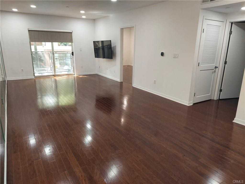 159 W Green St #201A - Photo 7 of 8