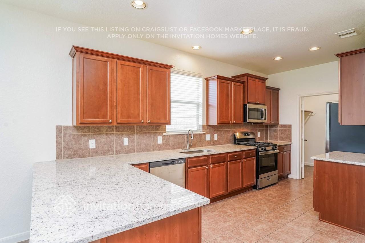 13018 Millstream Bend Ln - Photo 6 of 17