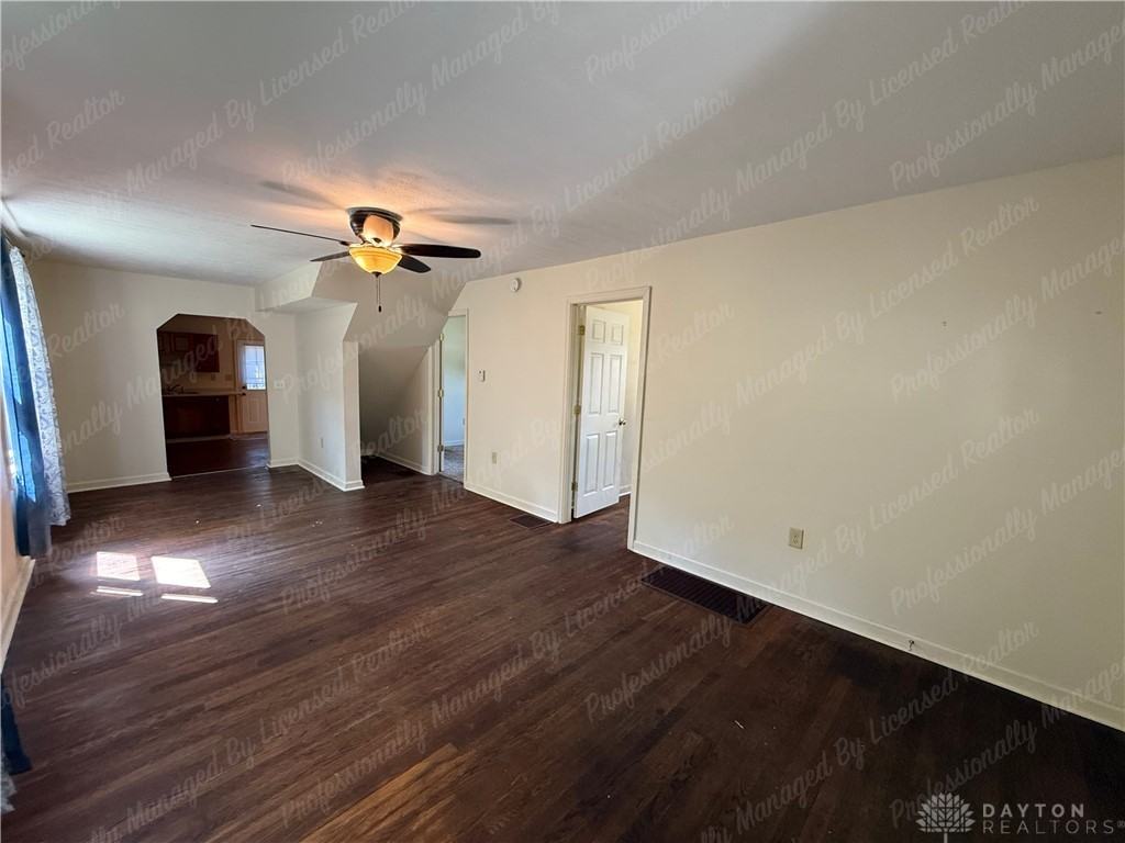 2443 Revere Ave - Photo 3 of 24