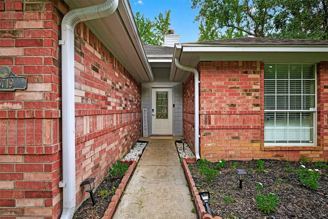 6719 Woodland Oaks - Photo 7 of 49