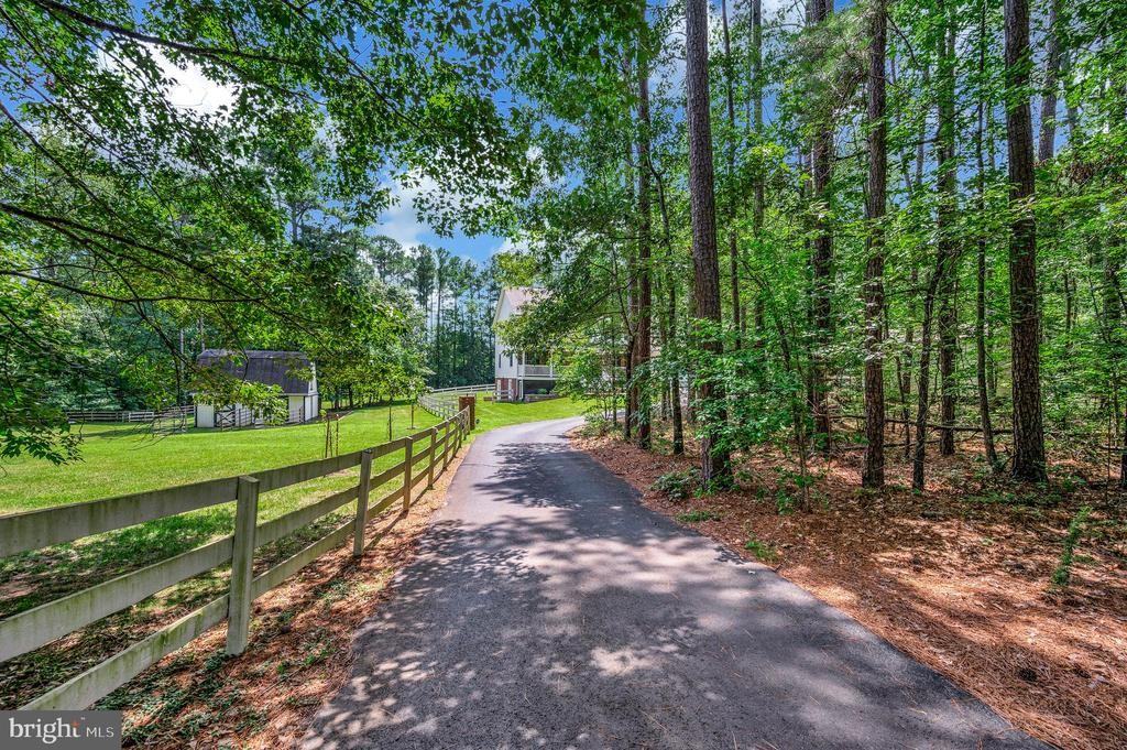 8 Wilderness Ct - Photo 2 of 50