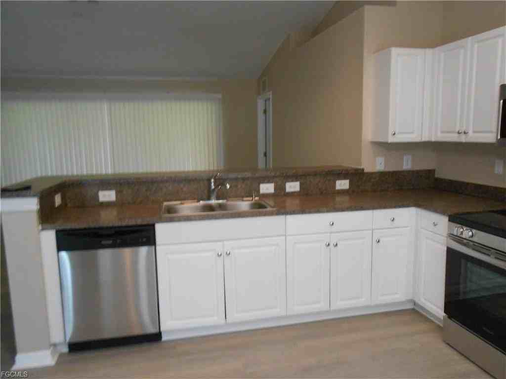 3416 62nd St W - Photo 3 of 8