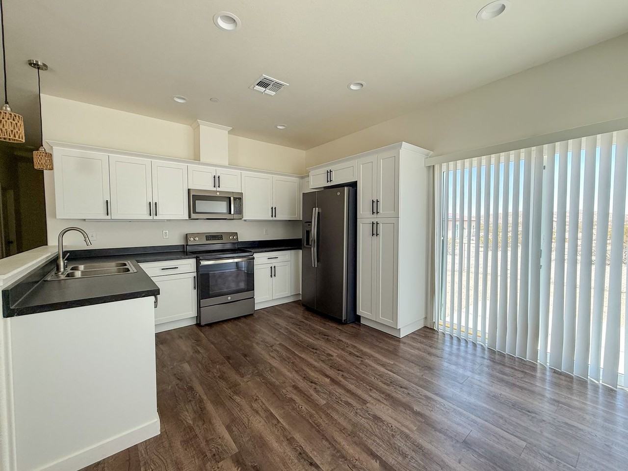 6935 Wilshire Ave - Photo 3 of 16