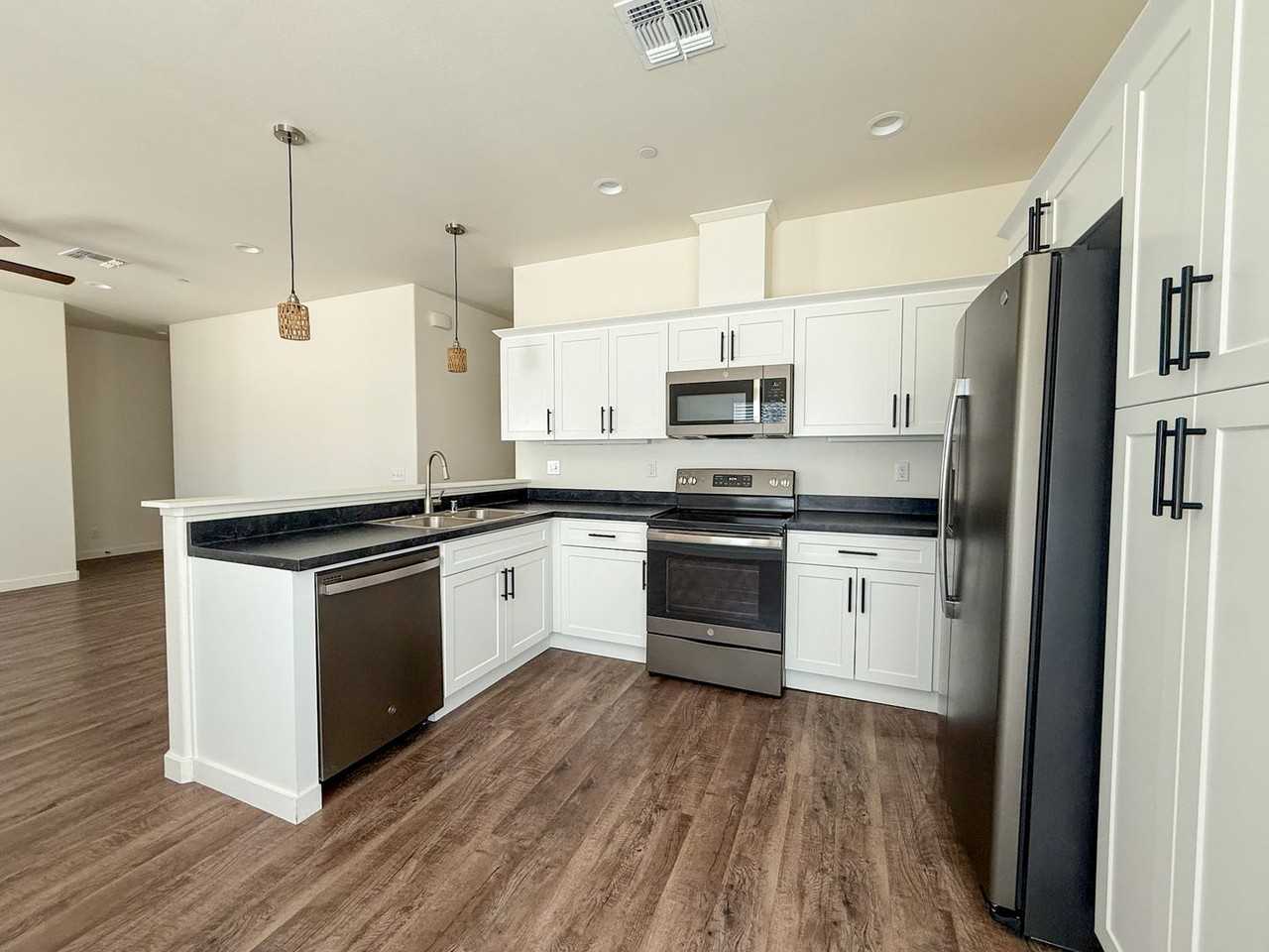 6935 Wilshire Ave - Photo 4 of 16