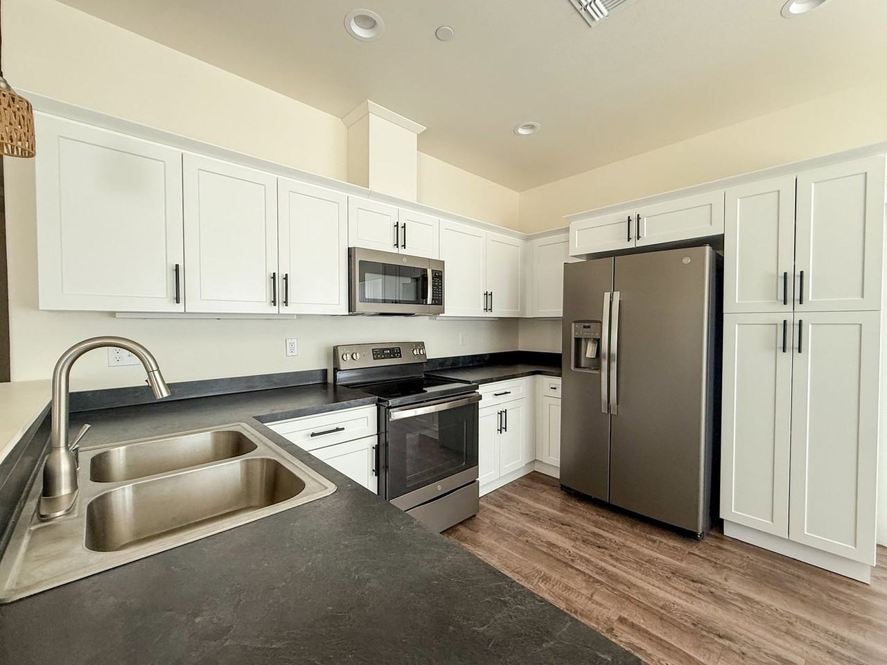 6935 Wilshire Ave - Photo 5 of 16